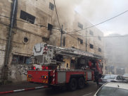 بالفيديو: حريق داخل أحد المباني وسط مدينة يافا والاطفائية تهرع إلى المكان